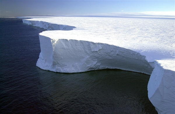 这两片冰川“牵手”近2000年，本月底却要“分手”了